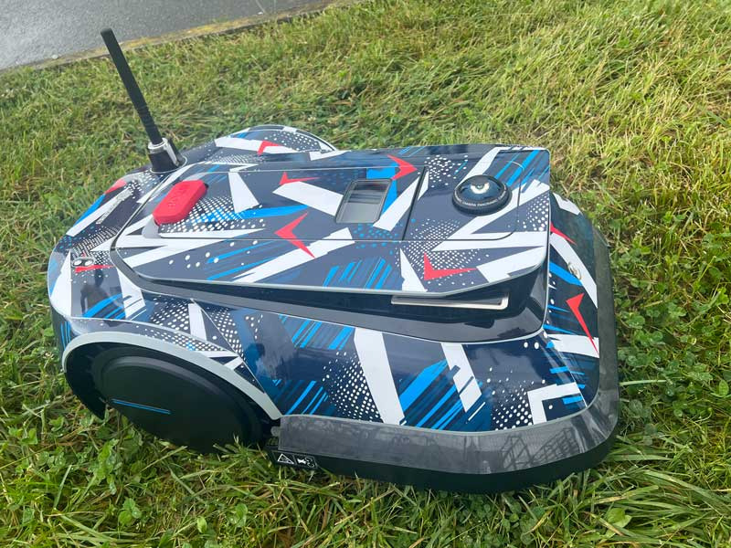 Protect and change the look of your Ecovacs G1 robot mower with personalized stickers from Idgrafix.fr